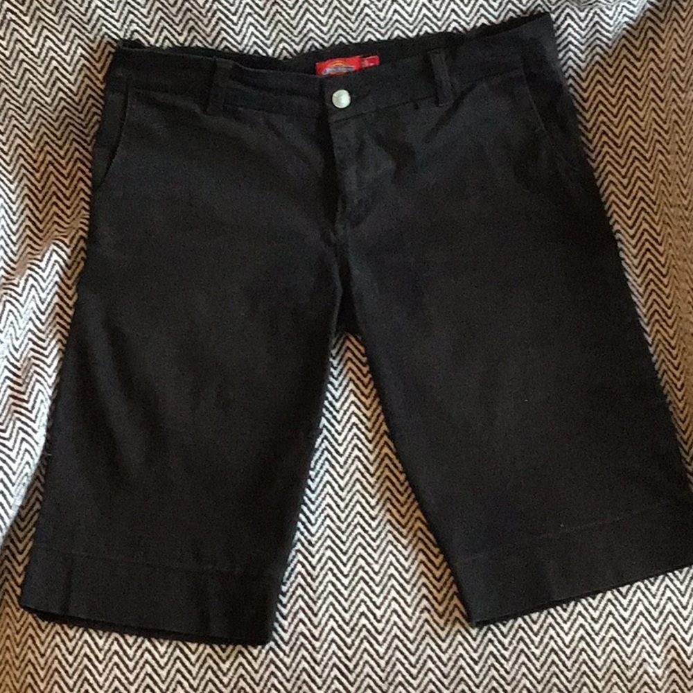 Dickies shorts size 6 knee length